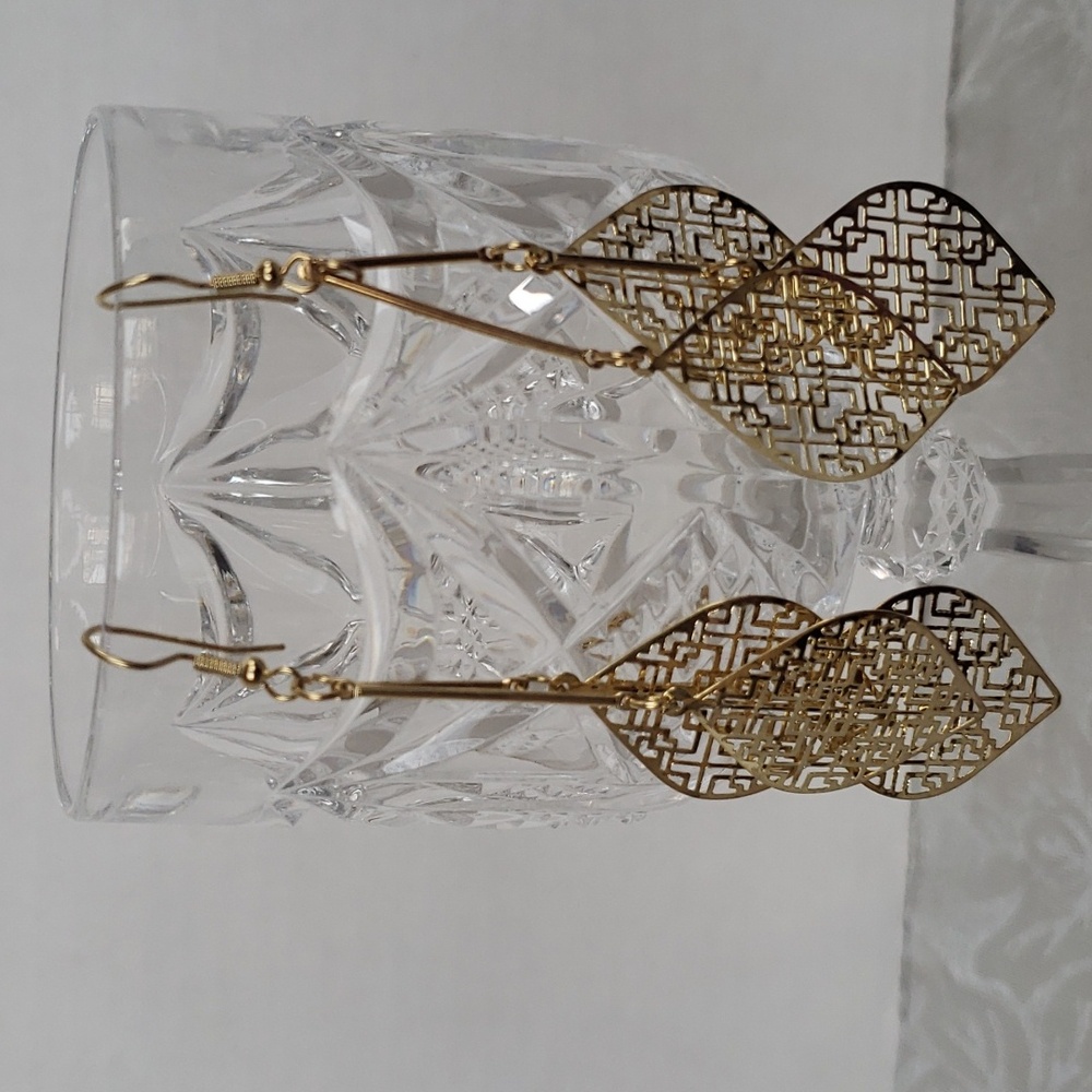 Goldtone tear drop dangle earrings, NEW